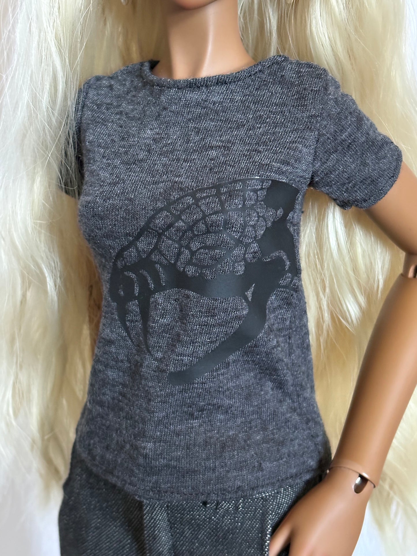 60cm/SD13 BJD Girl Heather Grey Snake Head T-shirt on a doll with long blonde hair and dark pants.