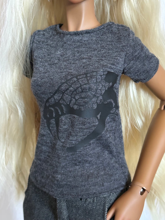 60cm/SD13 BJD Girl Heather Grey Snake Head T-shirt on a doll with long blonde hair and dark pants.